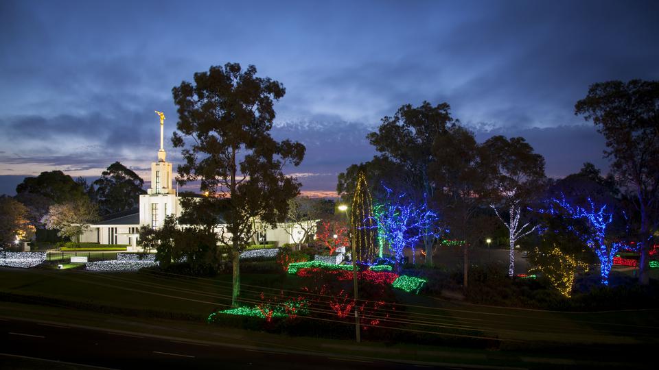 Christmas Lights Hills District 